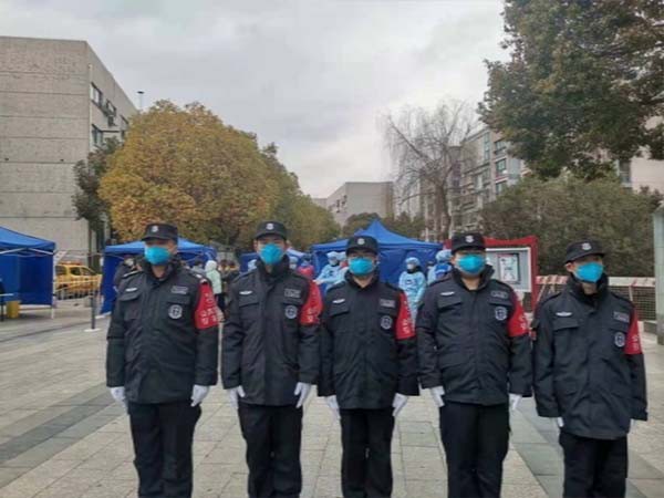博立保安青年突击队鼎力维护核酸采样点现场秩序！